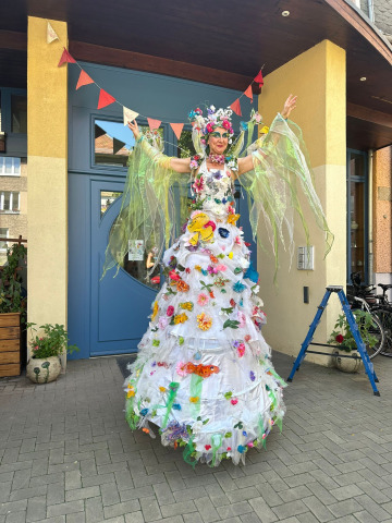 Wunschfee (Katja Grahl) auf dem Sommerfest der Kaspar Hauser Stiftung. Foto: Kaspar Hauser Stiftung
