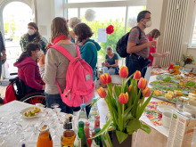 Gäste, Sekt und Tulpen schmückten die Räume im Jüli 30