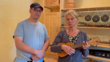 Thomas wirbt mit Bettina für das Unpluggedival 2022