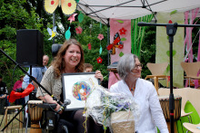 Eva Konieczny und Birgit Monteiro auf der Preisverleihung