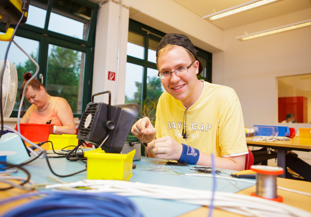 Handwerk in der Werkstatt trainieren