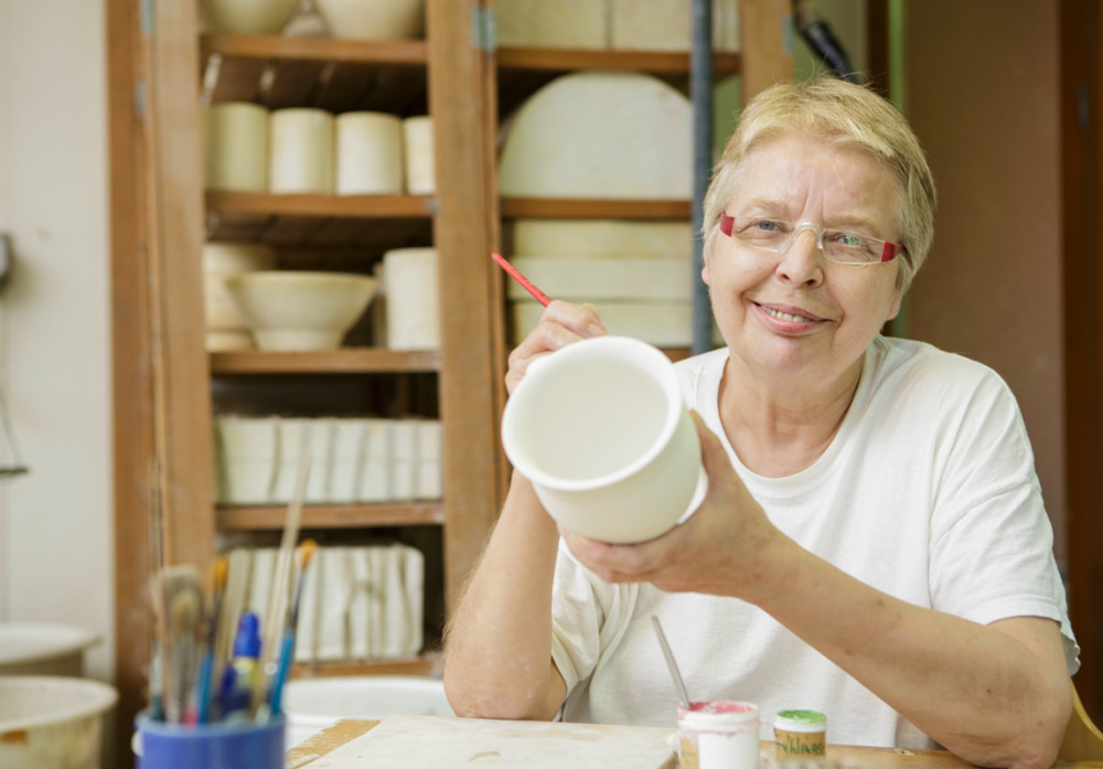 Traditionelle Handarbeit in der Keramikwerkstatt