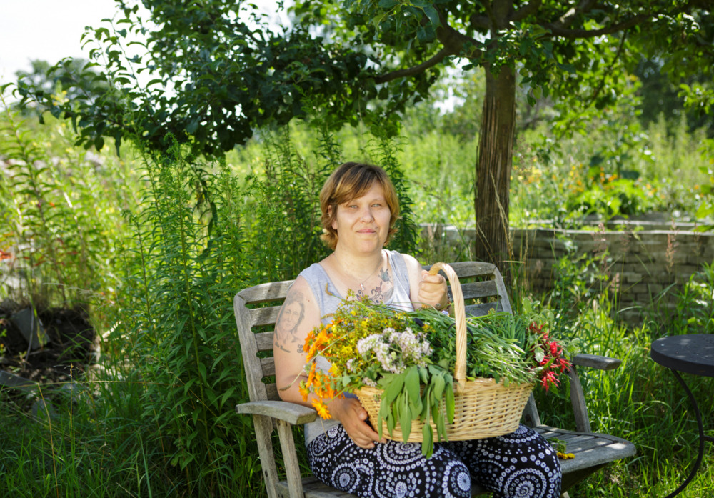 Blumen- und Kräuterernte