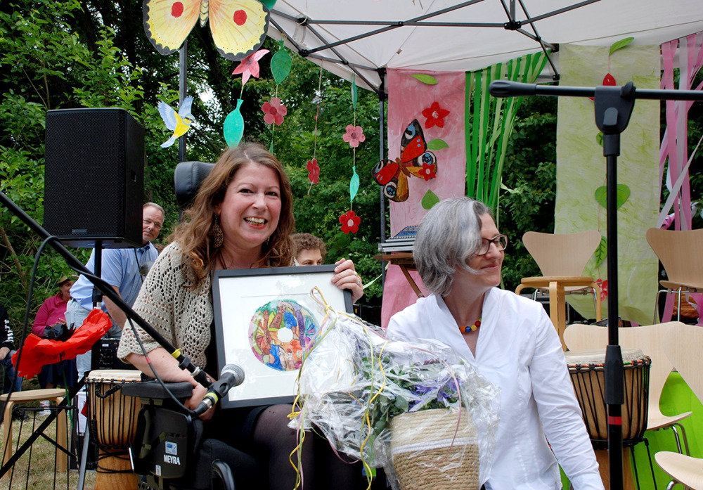 Eva Konieczny und Birgit Monteiro auf der Preisverleihung