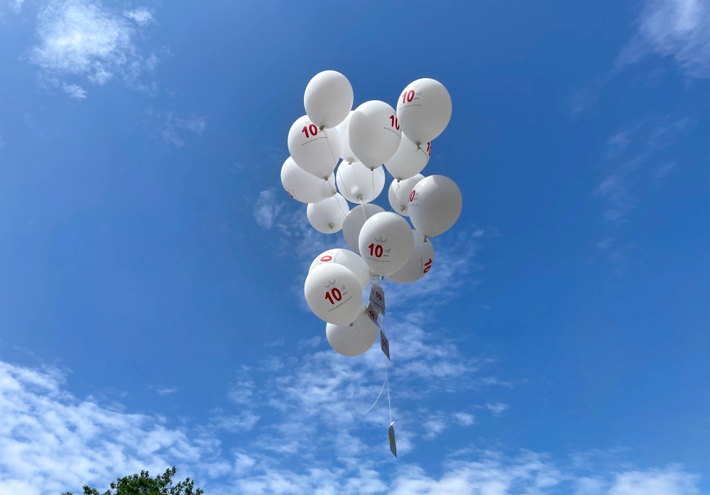 Luftballons mit der Jubiläums-Zahl 10
